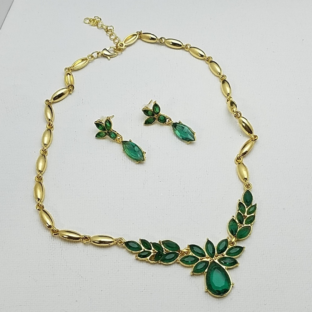 Green Stone Gold Tone 14" + 1.5 Necklace Earrings